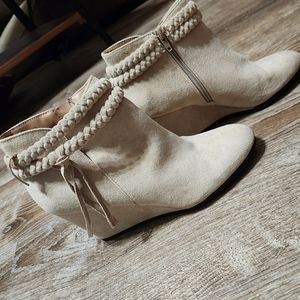 Women's ankle boots size 8.5